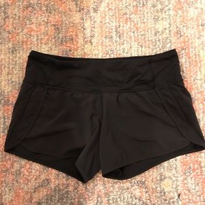 Black LuluLemon Speed Up Shorts Size 6 4 Inch